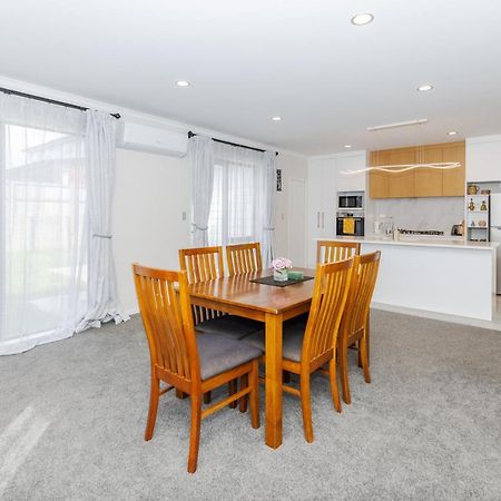 Stay In Newly Built House Hamilton Exterior photo
