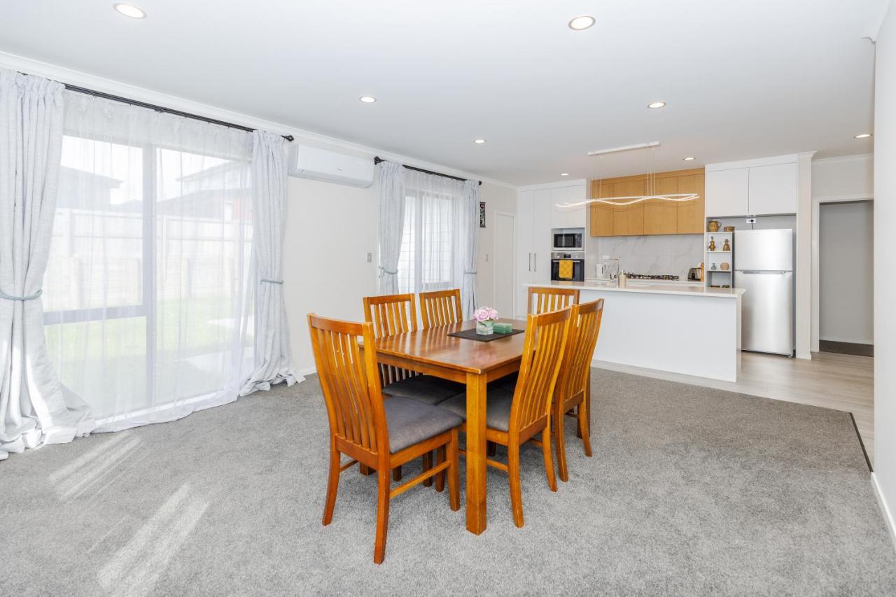 Stay In Newly Built House Hamilton Exterior photo