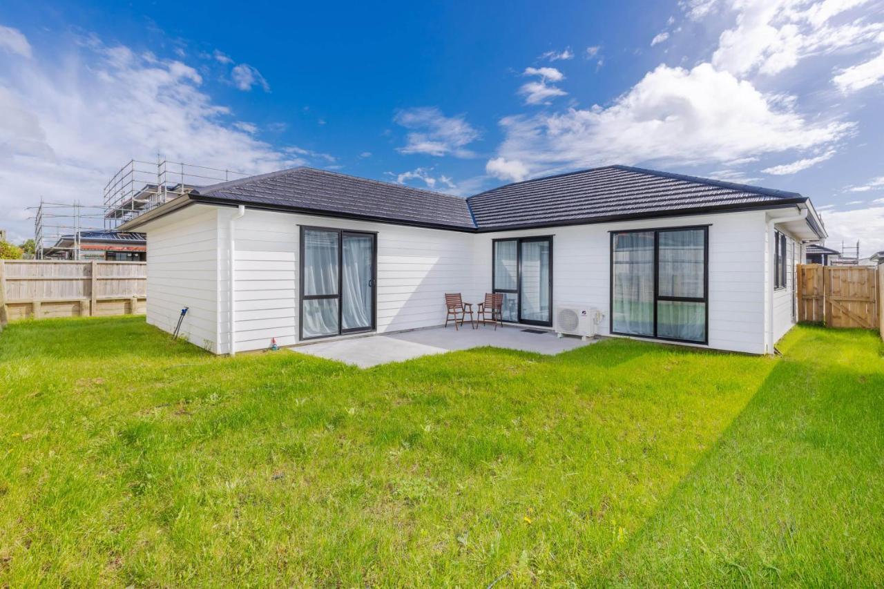 Stay In Newly Built House Hamilton Exterior photo